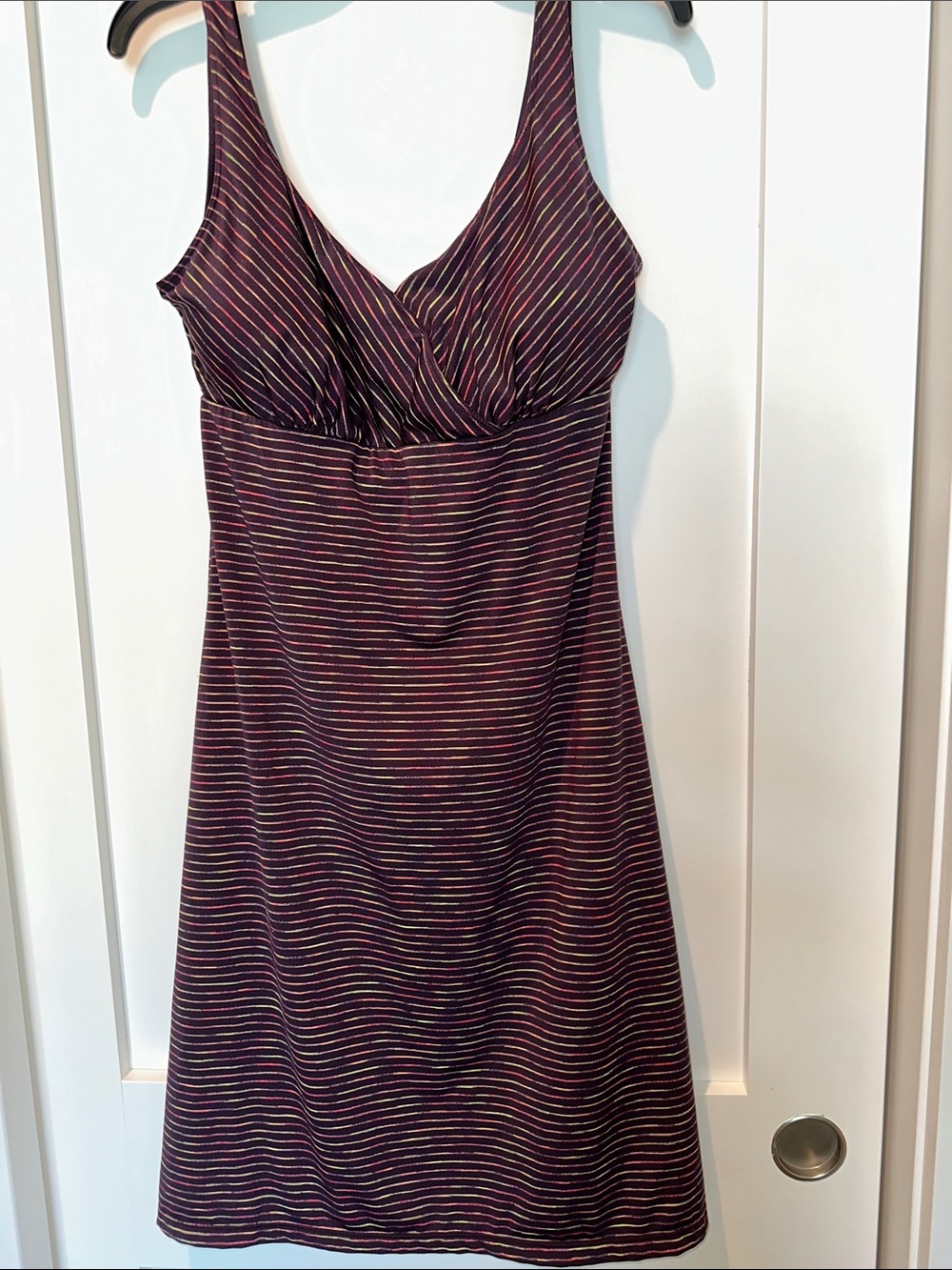 Prana Sleeveless Burgundy Striped Dress. Shelf bra w/removable pads. Q we Large